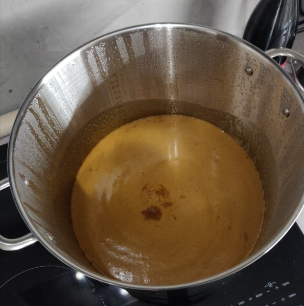 Fichier:Cuisson Miel en marmite.png